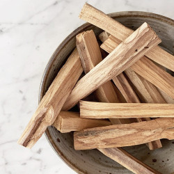 Pau Santo do Peru 50gr ( 6-8 Sticks )